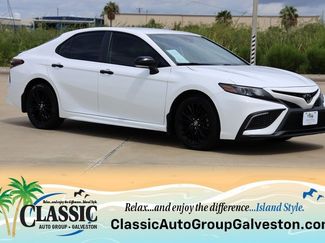 Used 2022 Toyota Camry SE image 1