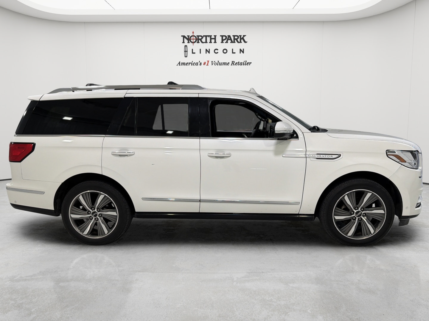 Used 2020 Lincoln Navigator Reserve w/ Equipment Group 208A Reserve AWD/4WD image 6