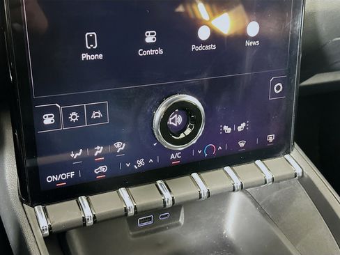 Used 2025 GMC Terrain Elevation image 23