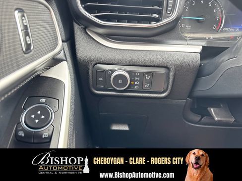 Used 2022 Ford Explorer XLT w/ Equipment Group 202A AWD/4WD image 31
