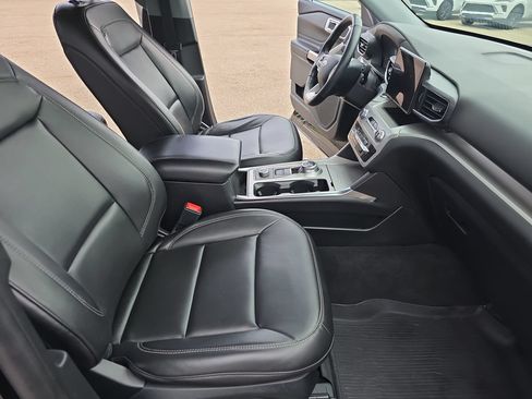 Used 2022 Ford Explorer XLT w/ Equipment Group 202A AWD/4WD image 10