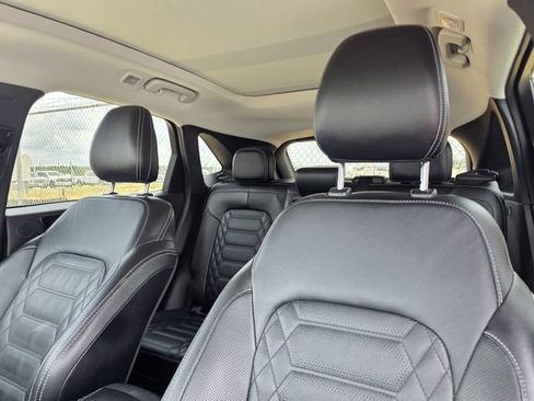 Used 2023 Ford Escape Platinum w/ Premium Technology Package AWD/4WD image 9