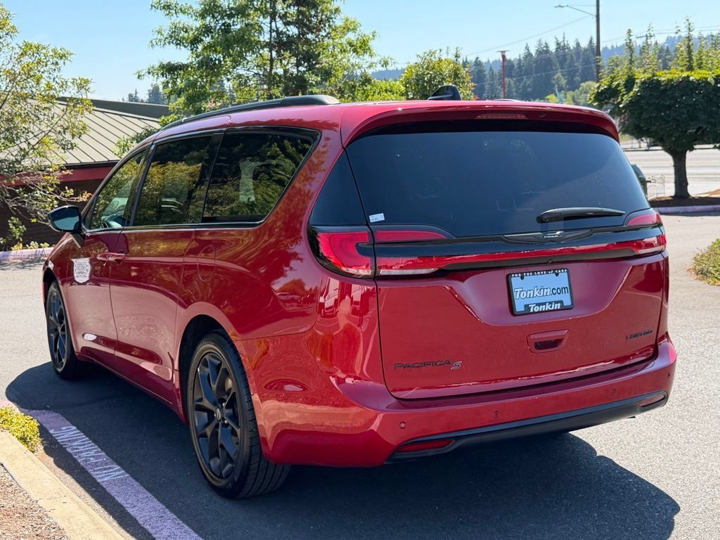 Used 2025 Chrysler Pacifica Limited FWD image 5
