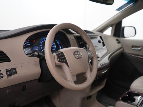 Used 2012 Toyota Sienna XLE image 16