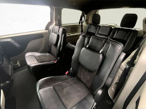 Used 2019 Dodge Grand Caravan SXT image 21