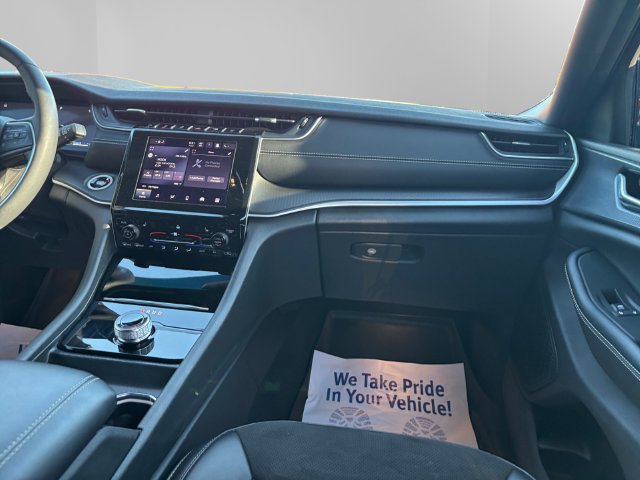 Used 2024 Jeep Grand Cherokee L Altitude AWD/4WD image 11