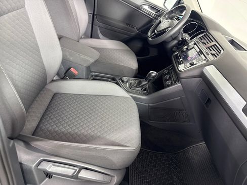 Used 2018 Volkswagen Tiguan S image 25