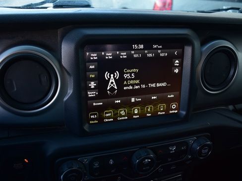 Used 2021 Jeep Wrangler Sport S image 37