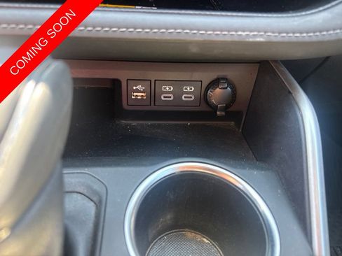 Used 2024 Toyota Highlander XLE FWD image 32