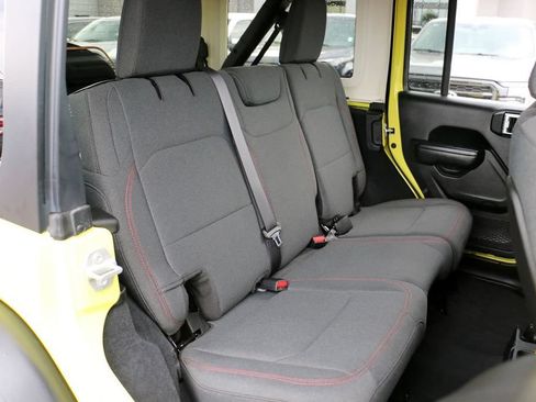 Used 2024 Jeep Wrangler Unlimited Rubicon AWD/4WD image 33