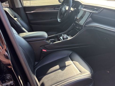 Used 2023 Jeep Grand Cherokee Limited image 12