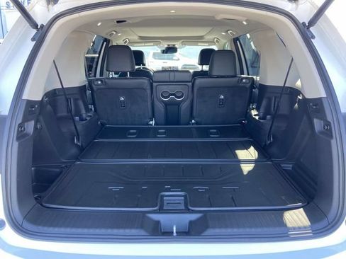 Used 2025 Honda Pilot Touring image 10