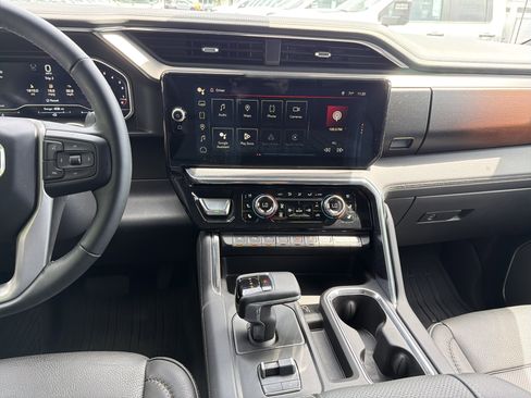 Used 2023 GMC Sierra 1500 Denali w/ Technology Package AWD/4WD image 31