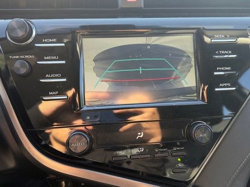 Used 2019 Toyota Camry SE FWD image 9