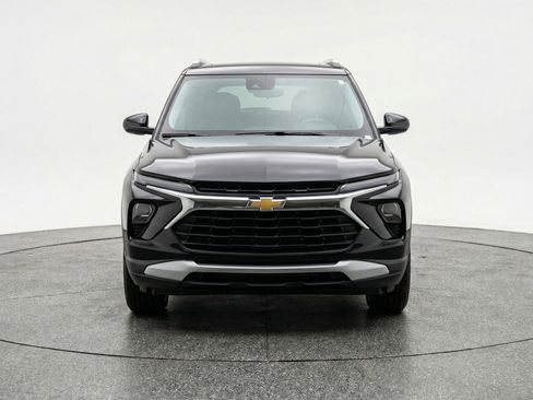 Used 2025 Chevrolet TrailBlazer LT image 2