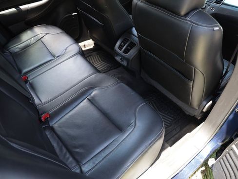 Used 2012 Ford Taurus SEL FWD image 12