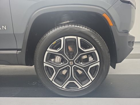Used 2024 Rivian R1S Adventure AWD/4WD image 11