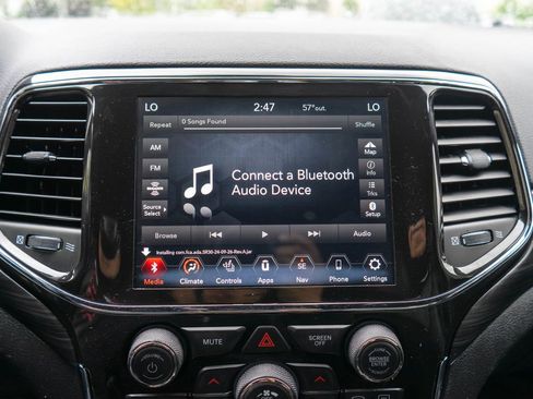 Used 2021 Jeep Grand Cherokee Laredo X AWD/4WD image 21