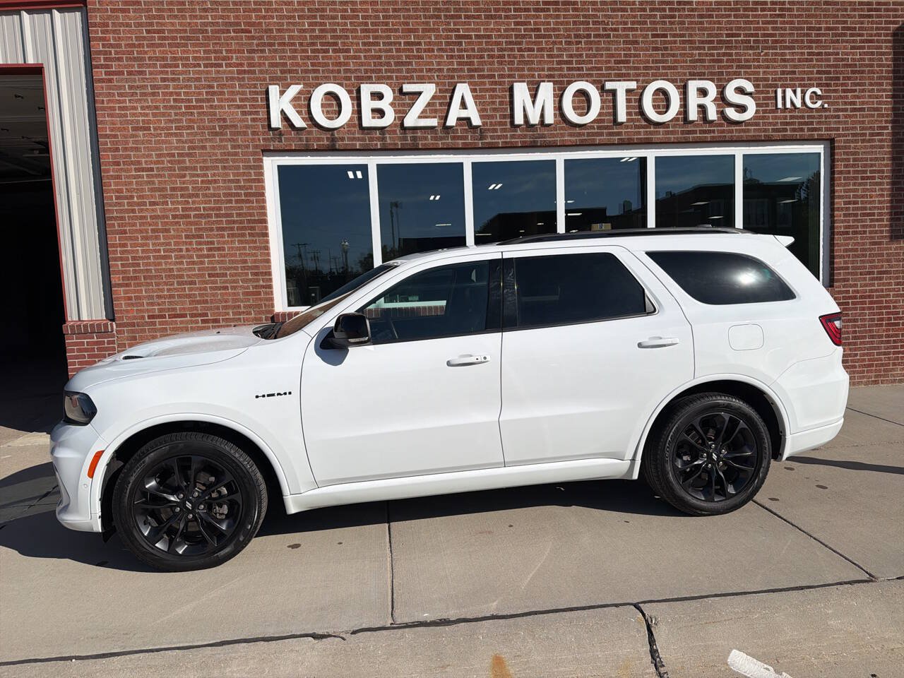 Used 2025 Dodge Durango R/T w/ Blacktop Package AWD/4WD image 2