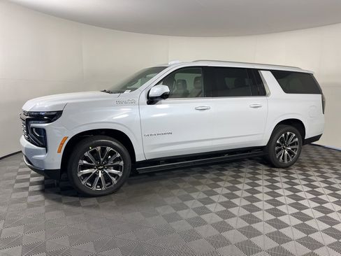New 2026 Chevrolet Suburban High Country image 2