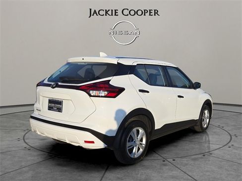 New 2025 Nissan Kicks Play S image 5