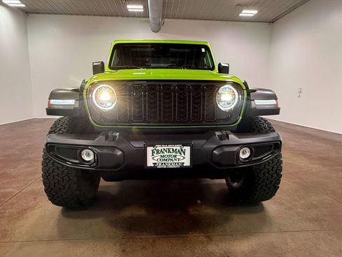 Used 2025 Jeep Wrangler Sport AWD/4WD image 38