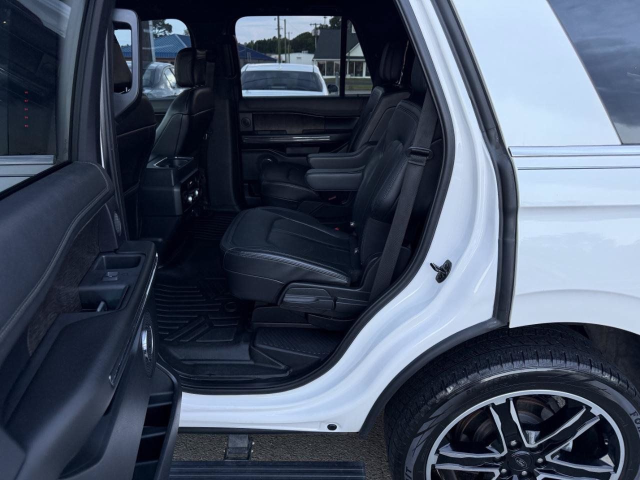 Used 2019 Ford Expedition Limited w/ Special Edition Package RWD image 9