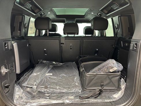 New 2025 Land Rover Defender 110 V8 image 42