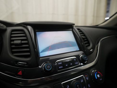 Used 2016 Chevrolet Impala LT w/ Convenience Package image 19