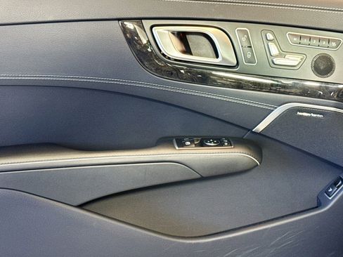 Used 2017 Mercedes-Benz SL 550 image 13