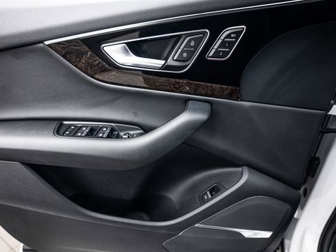 Used 2017 Audi Q7 3.0T Premium Plus w/ Premium Plus Package image 14