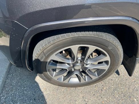 Used 2017 Jeep Grand Cherokee Overland w/ Jeep Active Safety Group AWD/4WD image 6