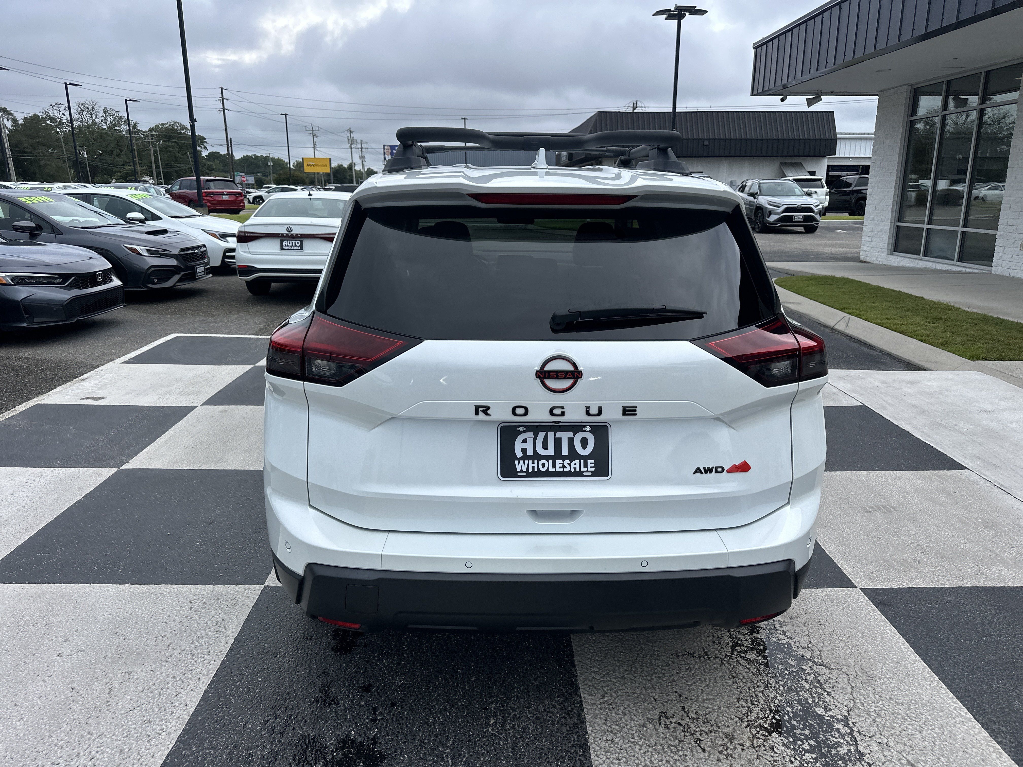 Used 2025 Nissan Rogue SV AWD/4WD image 4