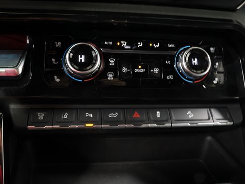 Used 2025 GMC Sierra 2500 AT4 AWD/4WD image 10
