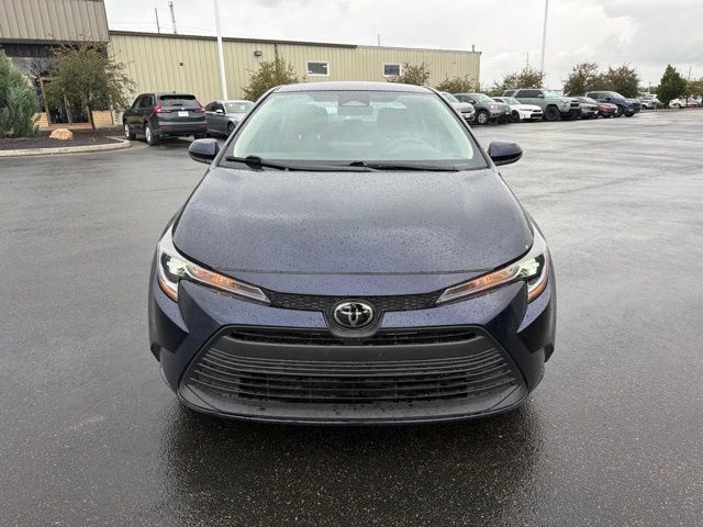 Used 2025 Toyota Corolla LE FWD image 4