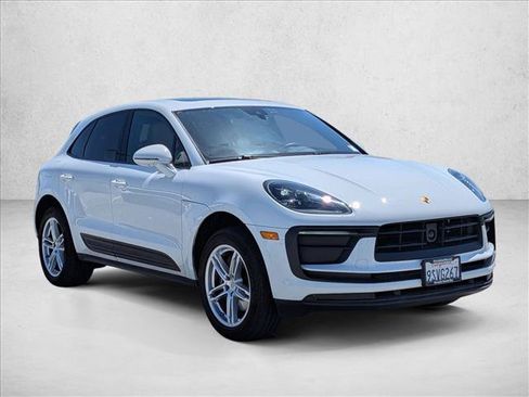Used 2025 Porsche Macan AWD/4WD image 3