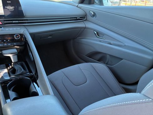 Used 2025 Hyundai Elantra SEL image 31