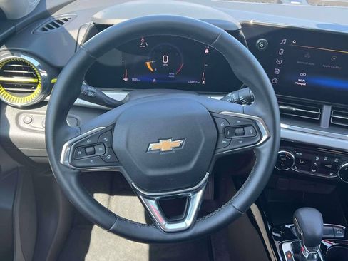 Used 2024 Chevrolet Trax LT w/ Driver Confidence Package FWD image 14