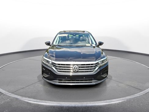 Used 2022 Volkswagen Passat 2.0T SE FWD image 3