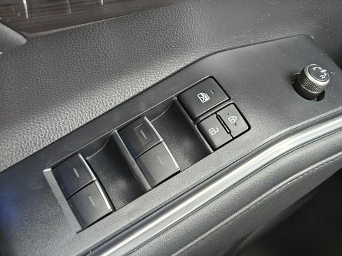 Used 2021 Toyota Highlander Limited image 18