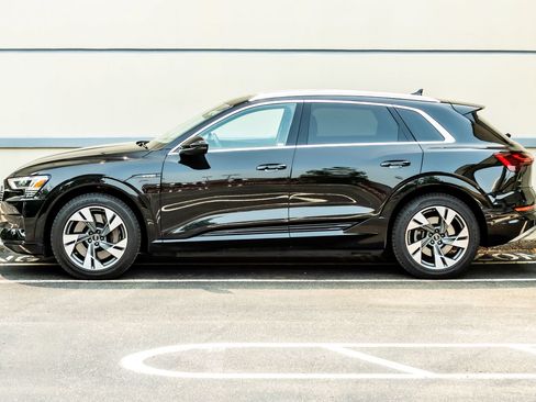 Used 2021 Audi e-tron Premium AWD/4WD image 4