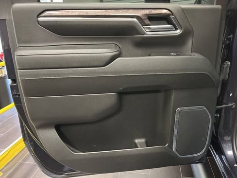 Used 2024 Chevrolet Silverado 2500 LTZ w/ LTZ Convenience Package image 10