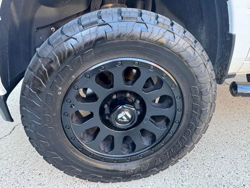 Used 2024 RAM 2500 Laramie AWD/4WD image 3