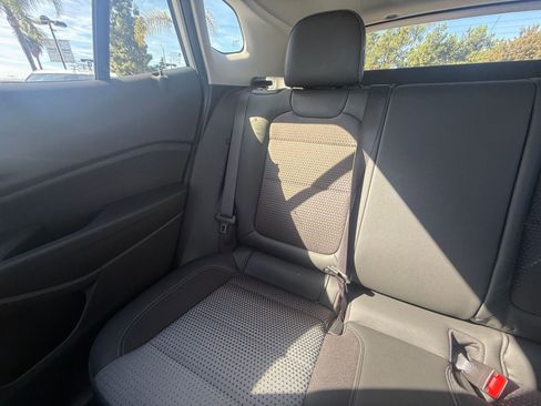 Used 2025 Chevrolet Trax LT image 36