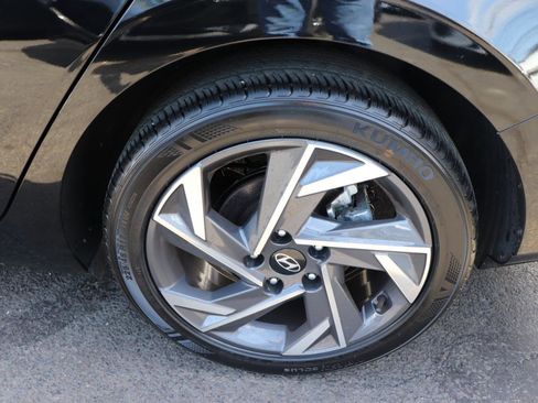 Used 2025 Hyundai Elantra SEL FWD image 53
