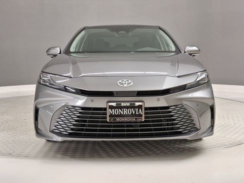 Used 2025 Toyota Camry XLE w/ Premium Plus Package image 4
