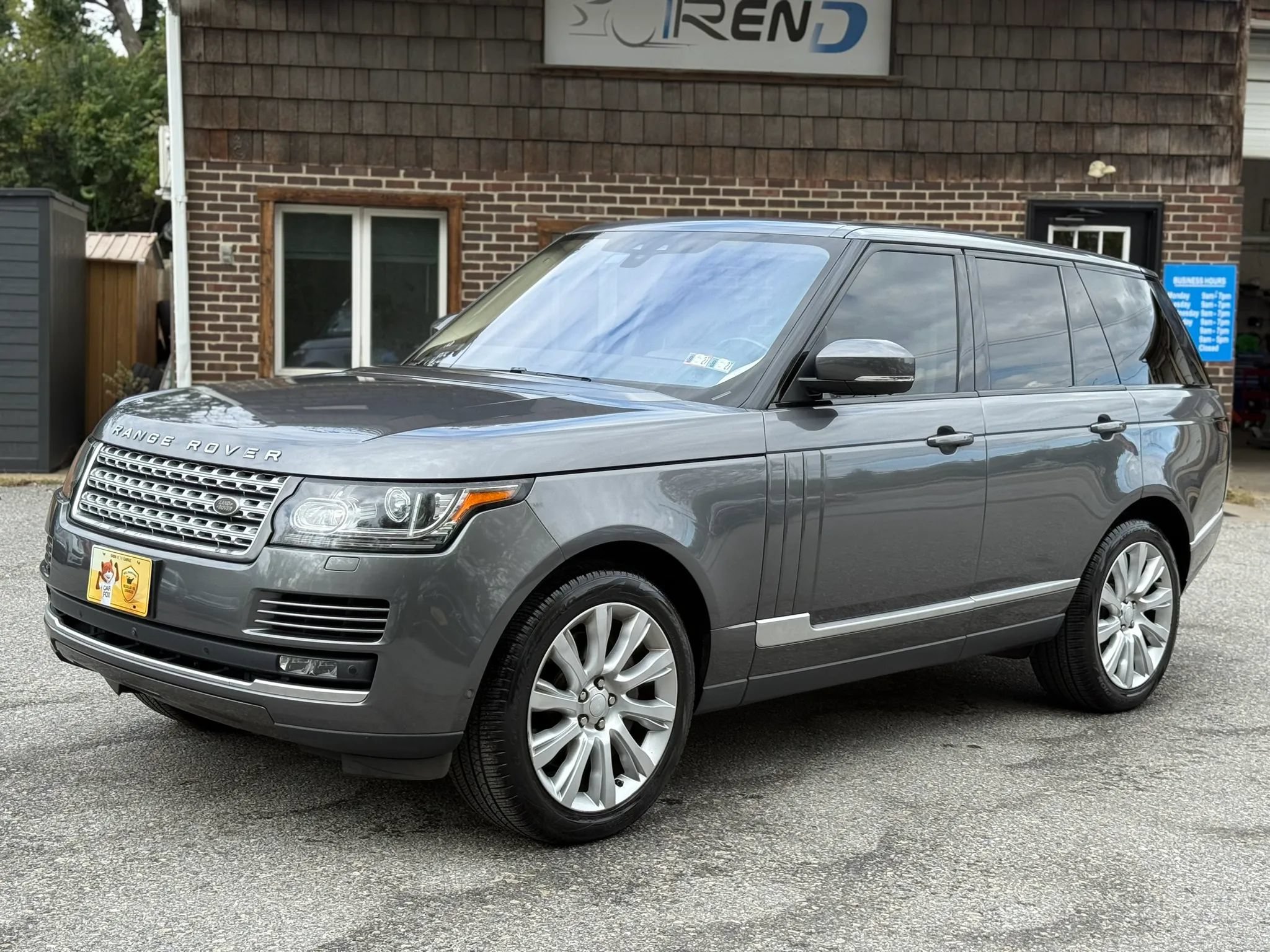 Used 2017 Land Rover Range Rover Supercharged AWD/4WD image 2