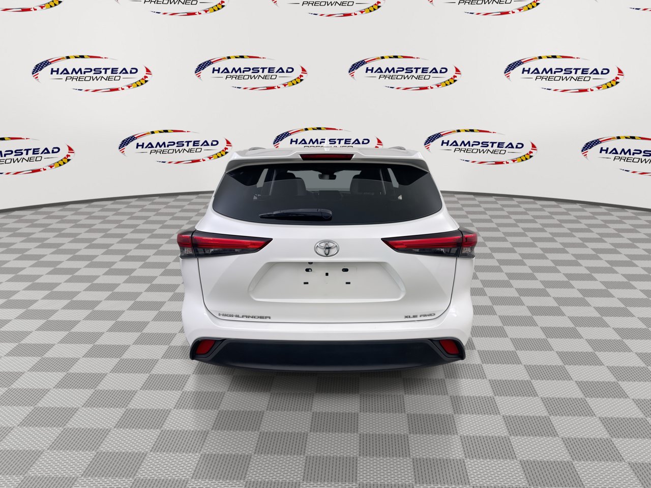 Used 2020 Toyota Highlander XLE AWD/4WD image 8