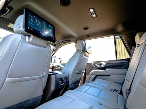 Used 2021 Chevrolet Tahoe Z71 w/ Z71 Off-Road Package AWD/4WD image 34