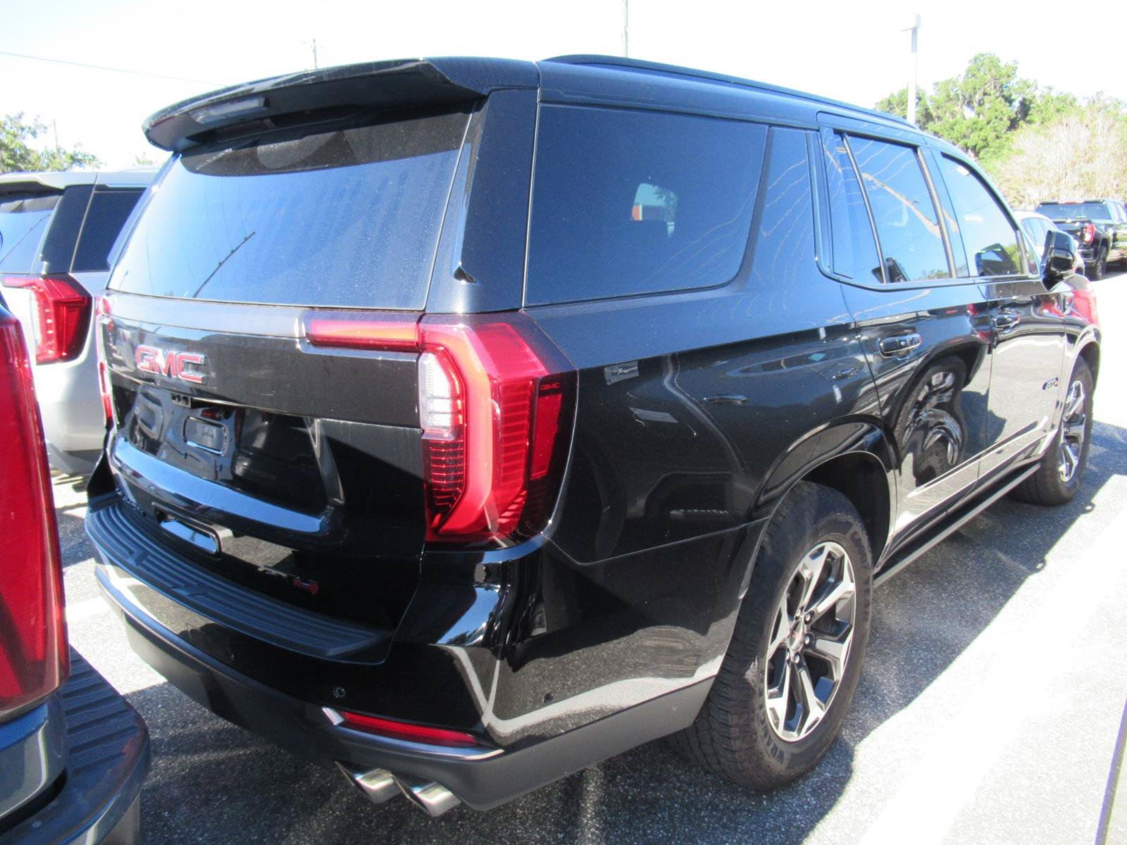 Used 2025 GMC Yukon AT4 Ultimate AWD/4WD image 4
